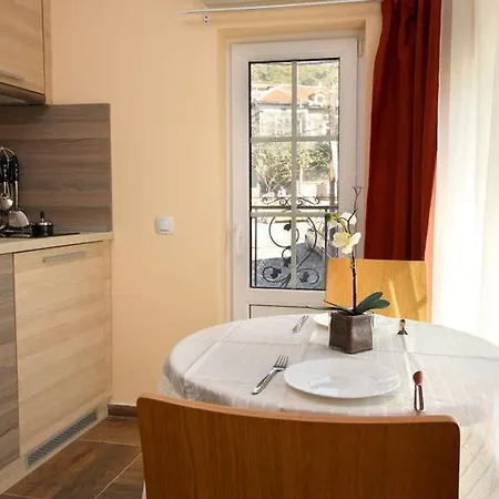 къщата с чешмата Apartment *